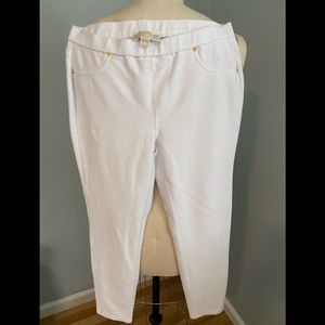 White classic Michael Kors stretch pants for summer.